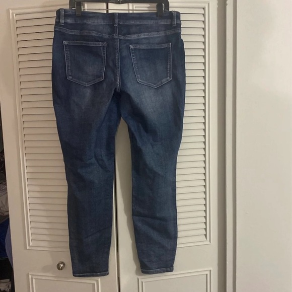 Ripped Maurice’s Jeggings - Picture 2 of 5